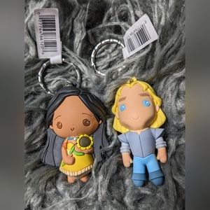 2 figural 3D keychains Disney Pocahontas and John